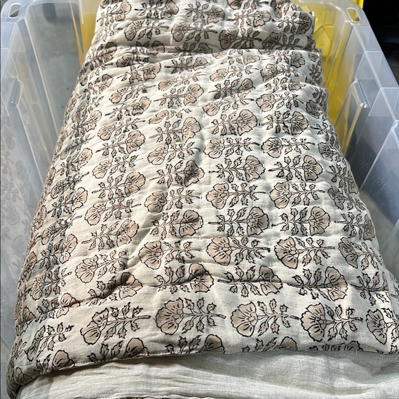 Magnolia Floral Block Print Quilt - Cream and Brown - Picture 4 of 4